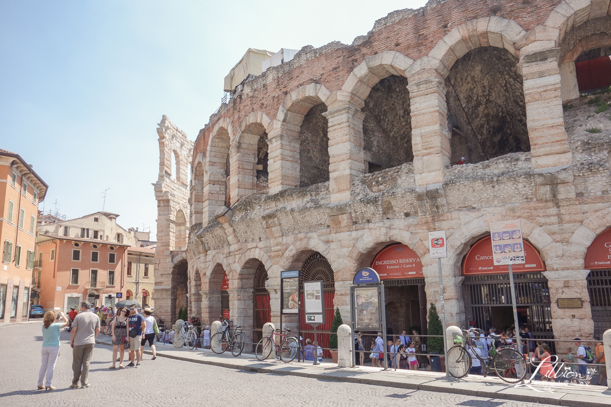 維洛納景點推薦, 維洛納一日遊, 維洛納Verona, Verona旅遊季節, 維洛納歌劇節, Arena圓形劇場, Verona歌劇節, 維洛納交通方式, 維洛納行程規劃, Via Giuseppe Mazzini大道, 茱麗葉的家, Casa di Giulietta, 香草廣場, Piazza delle Erbe, 維洛納但丁廣場, 維洛納領主廣場, Piazza dei Signori, 史卡拉家族墓園, Le arche scaligere,羅密歐的家, Casa di Romeo, 古羅馬劇場, Teatro Romano di Verona, 維洛納聖彼得堡, Castel San Pietro, 史卡拉家族城堡, Castel Vecchio, 維洛納推薦餐廳, Vicenza, 奧林匹克劇院, Teatro Olimpico