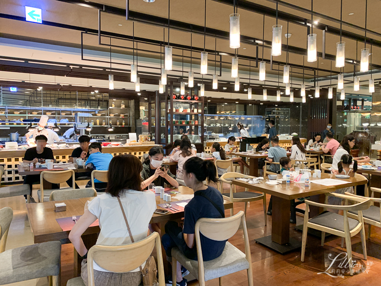 台南大員皇冠假日酒店, 安平親子旅館推薦, 安平旅館推薦, 鋼鐵機器人主題房, 台南親子旅館推薦, 台南住宿推薦, 台南親子旅館推薦, 台南親子住宿推薦, 安平親子住宿推薦, 台南安平飯店