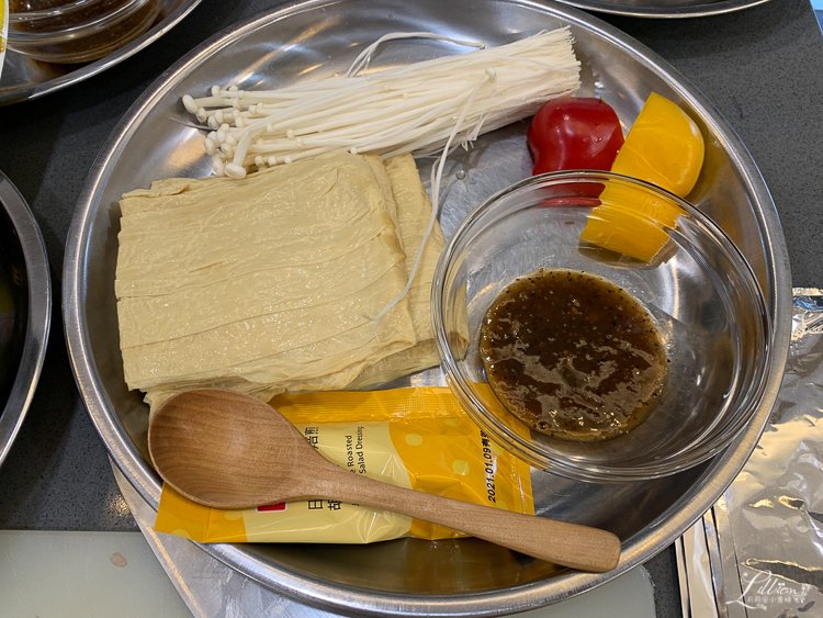 中秋烤肉作法, 中秋烤肉食譜, 中秋創意料理, 桂冠黑胡椒醬, 桂冠胡麻醬, 桂冠輕鬆料理醬, 金針菇作法, 金針菇料理, 烤箱料理, 桂冠窩廚房, 媽媽料理推薦, 桂冠食譜, 懶人料理食譜