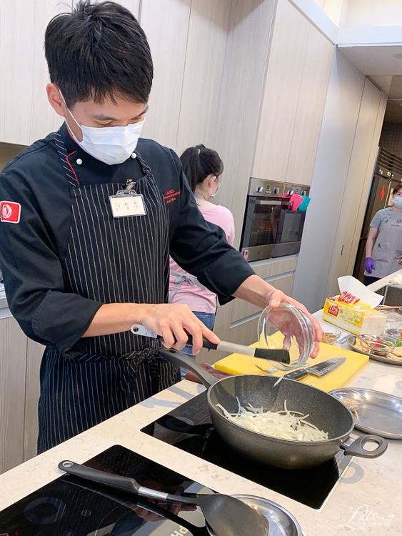 中秋烤肉作法, 中秋烤肉食譜, 中秋創意料理, 桂冠日式照燒醬, 桂冠蜂蜜芥末沙拉醬, 桂冠沙拉, 桂冠輕鬆料理醬, 牛排三明治作法, 牛排三明治料理, 桂冠窩廚房, 照燒醬料理, 媽媽料理推薦, 桂冠食譜, 懶人料理食譜, 照燒醬推薦