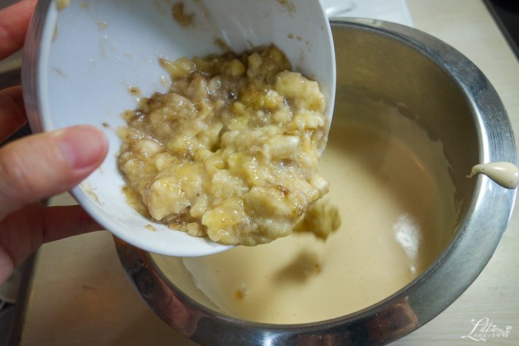 香蕉磅蛋糕, 香蕉磅蛋糕作法, 香蕉磅蛋糕 香蕉磅蛋糕無泡打粉, 香蕉磅蛋糕做法, 香蕉磅蛋糕推薦, 下午茶料理, 蛋糕料理, 烤箱料理, 香蕉料理, 香蕉甜點, Bosch桌上型攪拌機, 料理