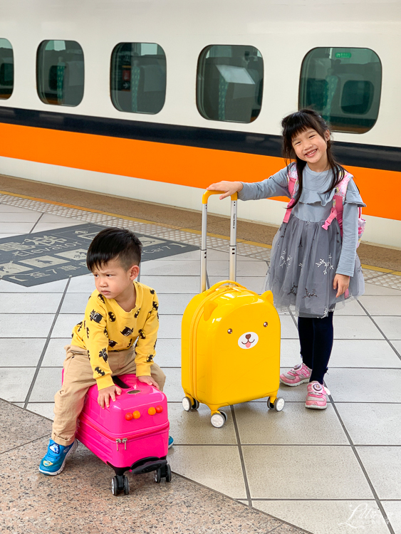 Travel Buddies, 兒童行李箱推薦, 兒童巴士行李箱, 兒童動物行李箱, 騎乘行李箱, 兒童可坐行李箱, 小朋友旅行箱推薦, 兒童登機箱, 行李箱滑步車, 好物推薦