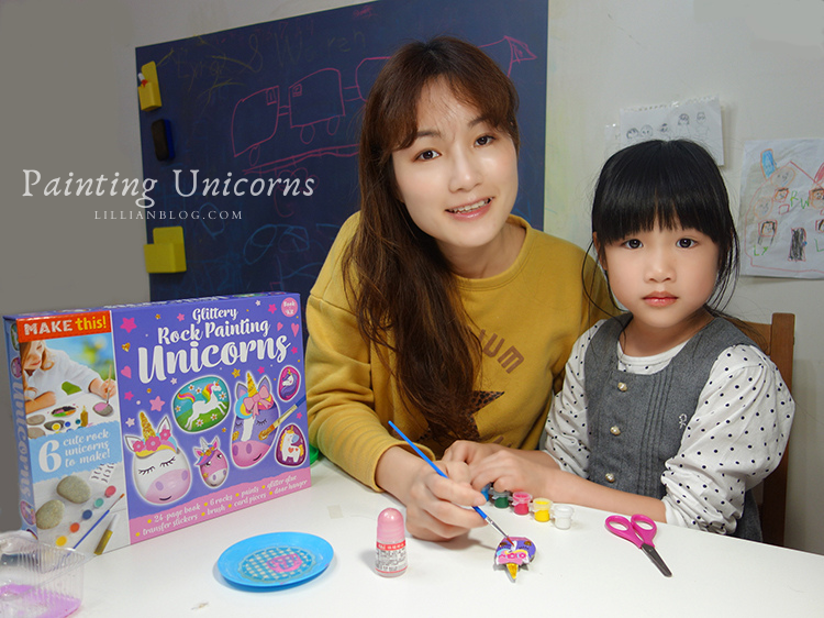 100 Words Sticker Activity Collection,Activity Station Book Kit Explosive Volcano Experiments,Activity Station Book Kit Glittery Rock Painting Unicorns,兒童外文書推薦,兒童操作書推薦,兒童繪本推薦,兒童英文書推薦,兒童遊戲書,立體繪本推薦,聖誕禮物書,英文童書團購,英文童書推薦,親子好物 @莉莉安小貴婦旅行札記