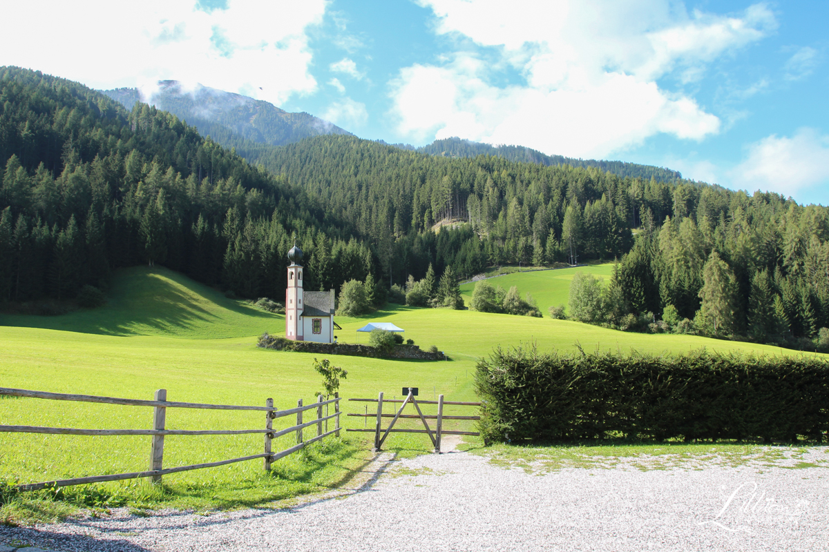 義大利推薦景點, dolomiti, 多洛米蒂, 多羅米提, 富內斯山谷, Val di Funes, Chiesa san Giovanni Funes, Kirche St. Johann in Ranui, Church of St. John, 多洛米蒂景點推薦, 富內斯景點推薦, dolomiti景點推薦, Val di Funes景點推薦, 多洛米蒂教堂推薦