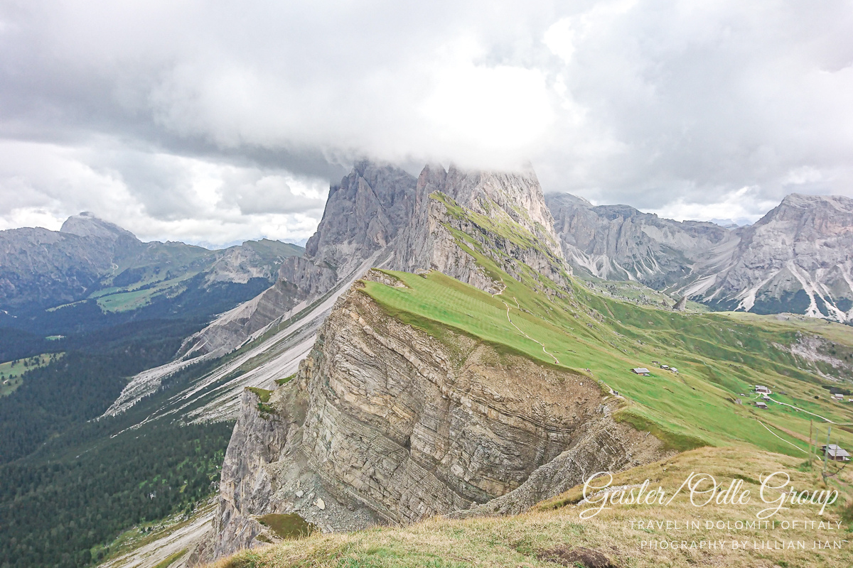 Funivie Seceda Spa, Baita Sofie Hütte, Gruppo delle Odle, Odle山峰, Ortisei餐廳推薦, Ortisei健行纜車, Ortisei咖啡館推薦, Ortisei景點推薦, Ortisei滑雪纜車, Ortisei纜車推薦, Seceda, South Tyrol, 南提洛爾, 多洛米蒂, 多洛米蒂Dolomiti, 多洛米蒂纜車, 多洛米蒂自由行, 多羅米提, 白馬飯店, 維洛納, 義大利世界遺產, 義大利推薦景點, 義大利自助旅行, 義大利阿爾卑斯山