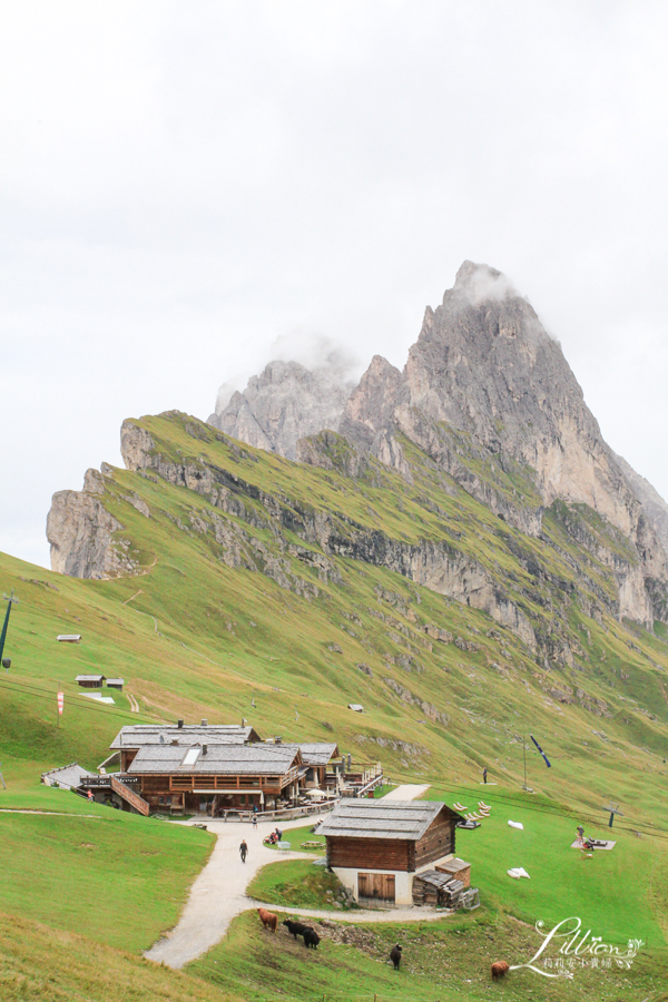 Funivie Seceda Spa, Baita Sofie Hütte, Gruppo delle Odle, Odle山峰, Ortisei餐廳推薦, Ortisei健行纜車, Ortisei咖啡館推薦, Ortisei景點推薦, Ortisei滑雪纜車, Ortisei纜車推薦, Seceda, South Tyrol, 南提洛爾, 多洛米蒂, 多洛米蒂Dolomiti, 多洛米蒂纜車, 多洛米蒂自由行, 多羅米提, 白馬飯店, 維洛納, 義大利世界遺產, 義大利推薦景點, 義大利自助旅行, 義大利阿爾卑斯山