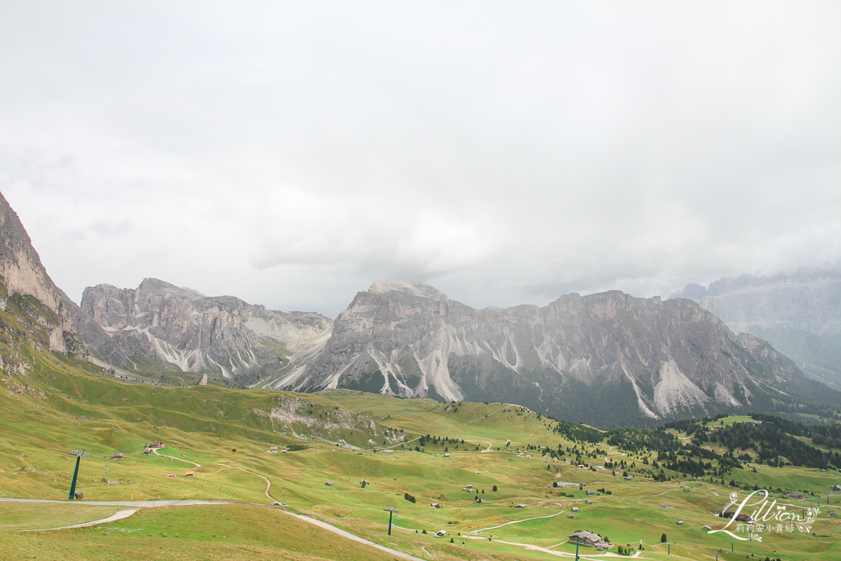 Funivie Seceda Spa, Baita Sofie Hütte, Gruppo delle Odle, Odle山峰, Ortisei餐廳推薦, Ortisei健行纜車, Ortisei咖啡館推薦, Ortisei景點推薦, Ortisei滑雪纜車, Ortisei纜車推薦, Seceda, South Tyrol, 南提洛爾, 多洛米蒂, 多洛米蒂Dolomiti, 多洛米蒂纜車, 多洛米蒂自由行, 多羅米提, 白馬飯店, 維洛納, 義大利世界遺產, 義大利推薦景點, 義大利自助旅行, 義大利阿爾卑斯山