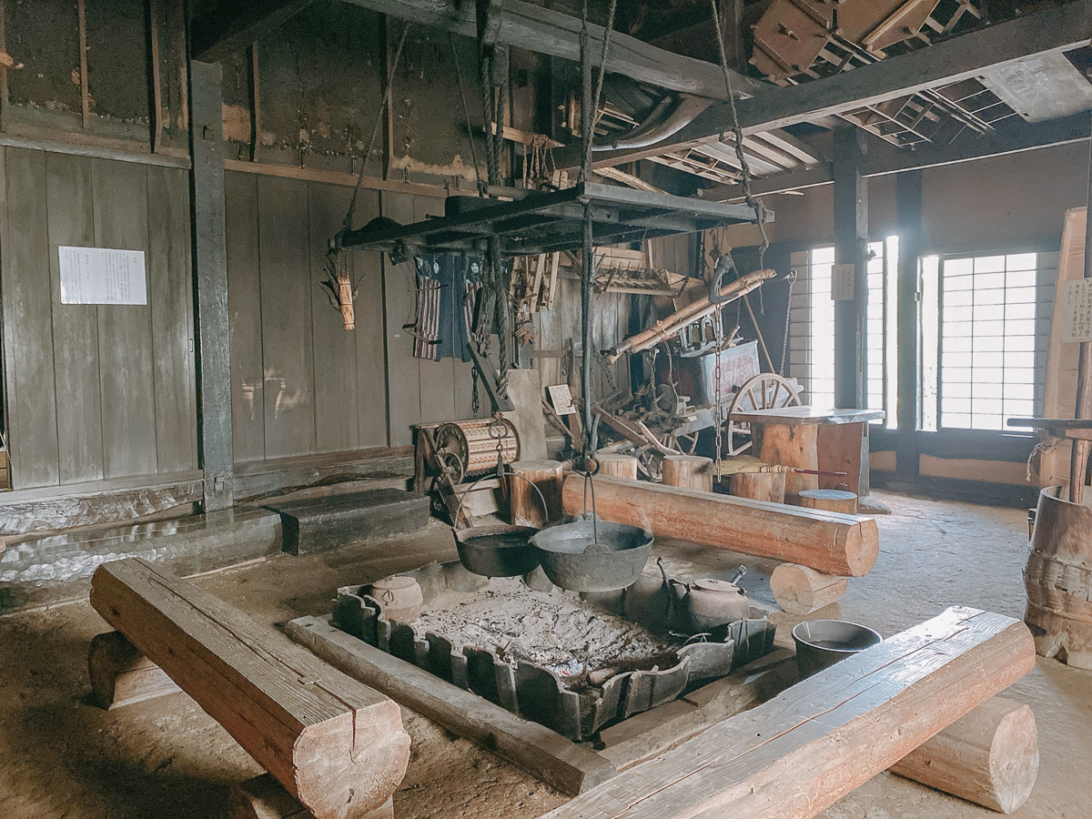 日本東北自助旅行, 秋田縣自助旅行, 秋田縣行程規劃, 秋田縣懶人包, 秋田縣景點推薦, 秋田縣美食推薦, 秋田縣租車推薦, 秋田縣自駕, 秋田縣住宿推薦, 秋田縣旅館推薦, 秋田縣飯店推薦, 男鹿真山伝承館, 秋田犬会館, 大湯環狀列石, 鳥海山木のおもちゃ美術館, 鳥海山木的玩具美術館, 土田家住宅, 元滝伏流水, 元瀧伏流水, 角館武家屋敷群, 大湯ストーンサークル館, 無限堂(稲庭うどん),稻庭烏龍麵 無限堂, 秋田比内や 大館本店, 秋田比內屋 大館本店, ババヘラアイス, 婆婆玫瑰冰, 清吉そば, 清吉蕎麥麵, Grand Park Hotel Odate, 大館市格蘭德公園酒店, Hotel Folkloro Kakunodate, 角館民宿酒店, Wanoi Kakunodate, 和之居 角館, Hotel Metropolitan Akita, 秋田大都會酒店, Akita Castle Hotel, 秋田城堡酒店, 日産レンタカー, 日產汽車租賃