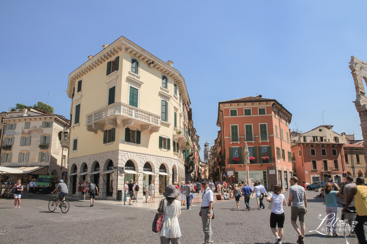 維洛納景點推薦, 維洛納一日遊, 維洛納Verona, Verona旅遊季節, 維洛納歌劇節, Arena圓形劇場, Verona歌劇節, 維洛納交通方式, 維洛納行程規劃, Via Giuseppe Mazzini大道, 茱麗葉的家, Casa di Giulietta, 香草廣場, Piazza delle Erbe, 維洛納但丁廣場, 維洛納領主廣場, Piazza dei Signori, 史卡拉家族墓園, Le arche scaligere,羅密歐的家, Casa di Romeo, 古羅馬劇場, Teatro Romano di Verona, 維洛納聖彼得堡, Castel San Pietro, 史卡拉家族城堡, Castel Vecchio, 維洛納推薦餐廳, Vicenza, 奧林匹克劇院, Teatro Olimpico