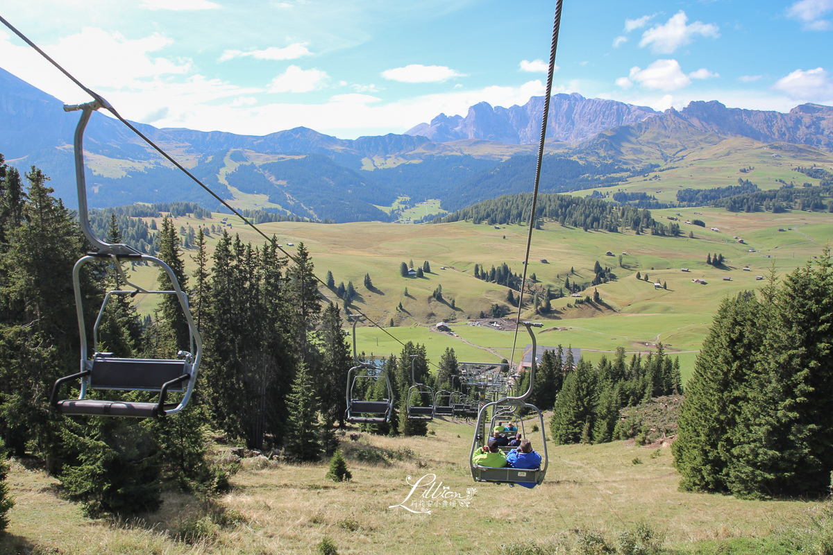 Seilbahnen St.Ulrich, Seiser Alm纜車, Mont Sëuc, Ortisei自駕, Ortisei停車場, Funivie Ortisei – Alpe di Siusi, Sonne Chairlift, Val Gardena山谷, Gruppo del Sassolungo山峰, Langkofel group, Alpe di Siusi, 施勒恩峰, Schlern, 義大利世界遺產, 義大利推薦景點, 義大利自助旅行, 義大利阿爾卑斯山, South Tyrol, 南提洛爾, 多洛米蒂, 多洛米蒂Dolomiti, 多洛米蒂纜車, 多洛米蒂自由行, 多羅米提