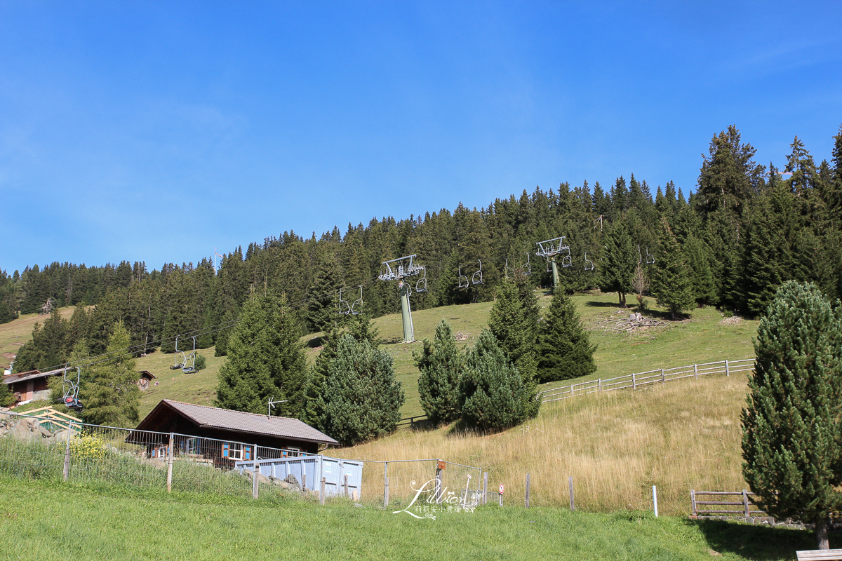 Seilbahnen St.Ulrich, Seiser Alm纜車, Mont Sëuc, Ortisei自駕, Ortisei停車場, Funivie Ortisei – Alpe di Siusi, Sonne Chairlift, Val Gardena山谷, Gruppo del Sassolungo山峰, Langkofel group, Alpe di Siusi, 施勒恩峰, Schlern, 義大利世界遺產, 義大利推薦景點, 義大利自助旅行, 義大利阿爾卑斯山, South Tyrol, 南提洛爾, 多洛米蒂, 多洛米蒂Dolomiti, 多洛米蒂纜車, 多洛米蒂自由行, 多羅米提