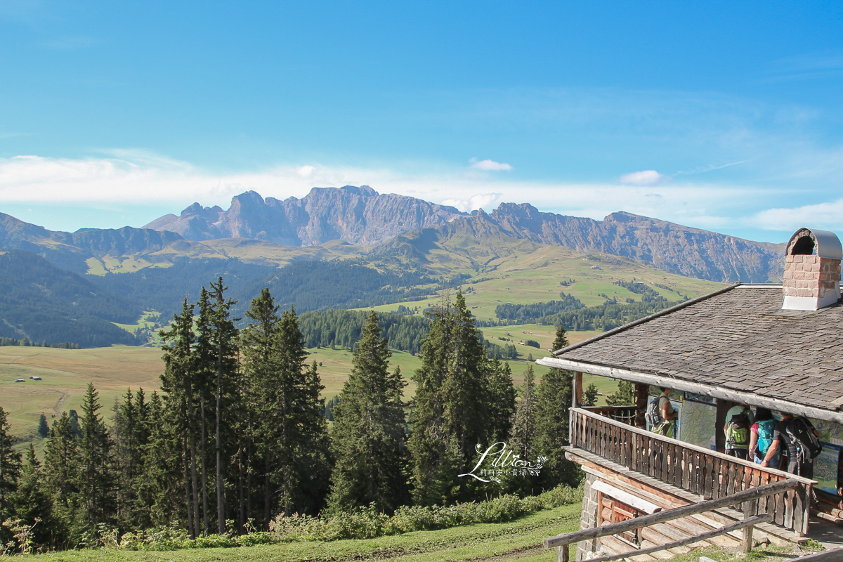 Seilbahnen St.Ulrich, Seiser Alm纜車, Mont Sëuc, Ortisei自駕, Ortisei停車場, Funivie Ortisei – Alpe di Siusi, Sonne Chairlift, Val Gardena山谷, Gruppo del Sassolungo山峰, Langkofel group, Alpe di Siusi, 施勒恩峰, Schlern, 義大利世界遺產, 義大利推薦景點, 義大利自助旅行, 義大利阿爾卑斯山, South Tyrol, 南提洛爾, 多洛米蒂, 多洛米蒂Dolomiti, 多洛米蒂纜車, 多洛米蒂自由行, 多羅米提