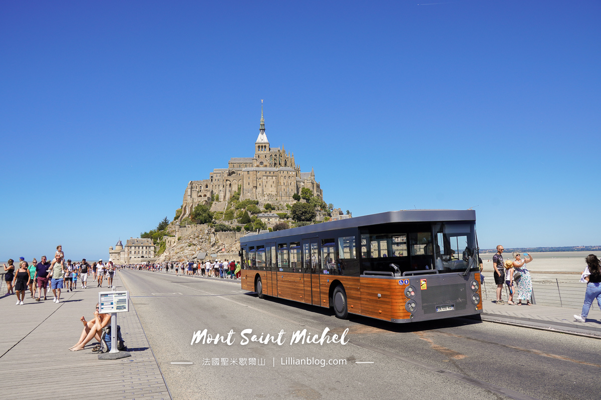 延伸閱讀：法國自由行｜聖米歇爾山Le Mont Saint-Michel。自駕需注意哪些事項、停車場位置在哪裡以及如何收費、如何搭乘免費接駁車等相關的交通攻略