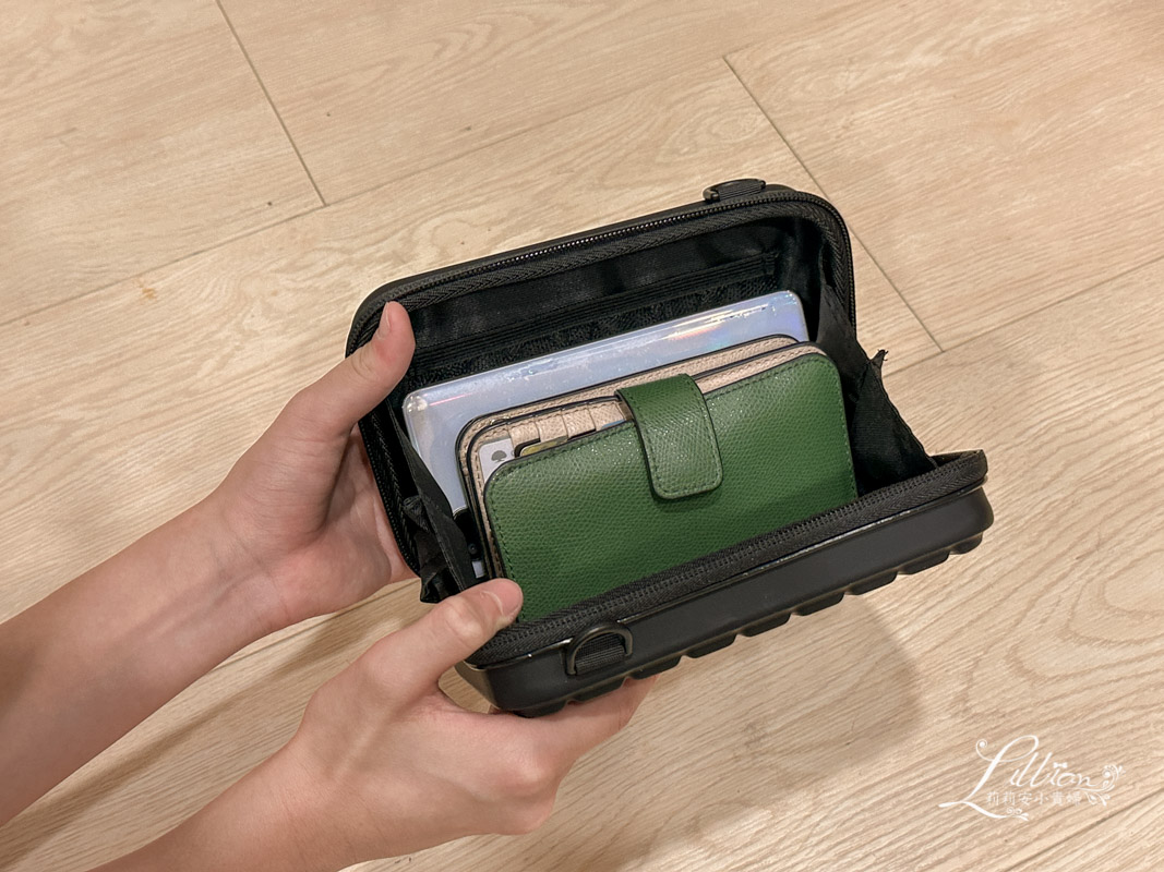 頸枕, U型枕, 頸枕推薦, 頸枕優惠折扣, 記憶棉頸枕, 護頸枕, Travel Blue頸枕, Travel Blue頸枕評價, Travel Blue頸枕收納, travel blue 藍旅, 藍旅, 藍旅頸枕, travel blue 寧靜頸枕, Travel Blue親膚烤漆斜背包, Travel Blue 藍旅旅途有型禮盒經典款