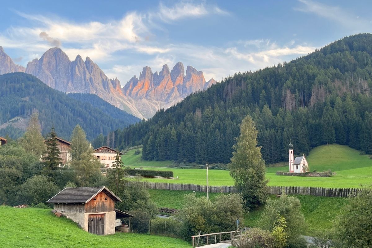 義大利推薦景點, dolomiti, 多洛米蒂, 多羅米提, 富內斯山谷, Val di Funes, Chiesa san Giovanni Funes, Kirche St. Johann in Ranui, Church of St. John, 多洛米蒂景點推薦, 富內斯景點推薦, dolomiti景點推薦, Val di Funes景點推薦, 多洛米蒂教堂推薦