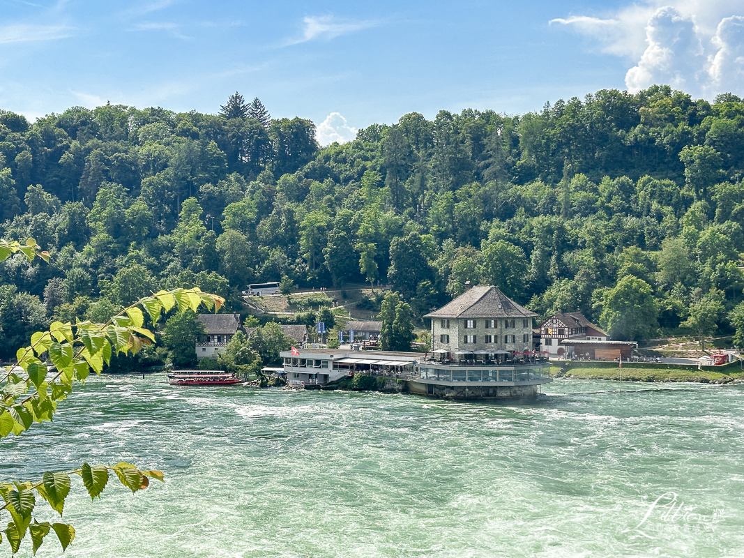 瑞士景點推薦, 瑞士自由行, 萊茵瀑布, Rheinfall, 瑞士景點, 沙夫豪森, 歐洲流量最大瀑布, 萊茵瀑布攻略, 勞芬城堡, 觀賞攻略, 觀賞點, 交通, 門票, 遊船, 瑞士必去